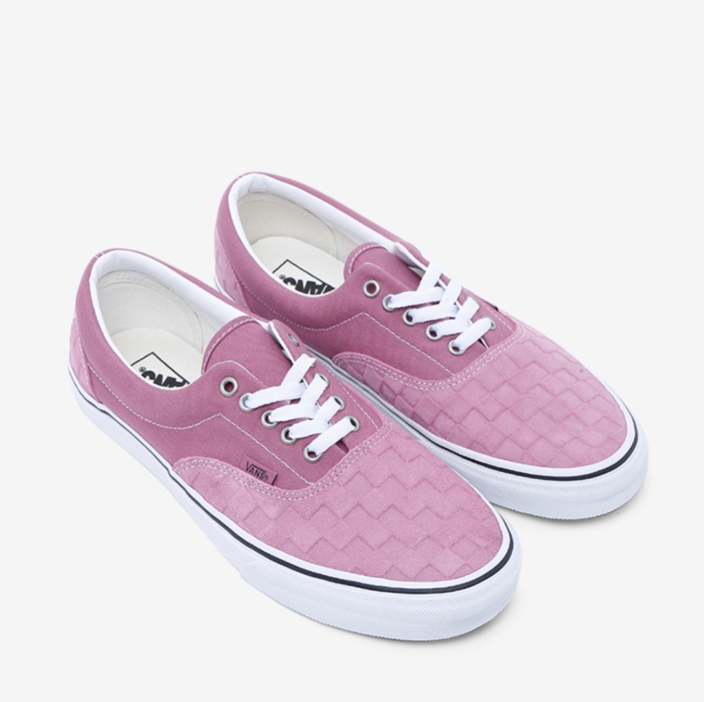 VANS* Deboss Checkerboard era 95 pink skater shoes nearly new condition 8.5